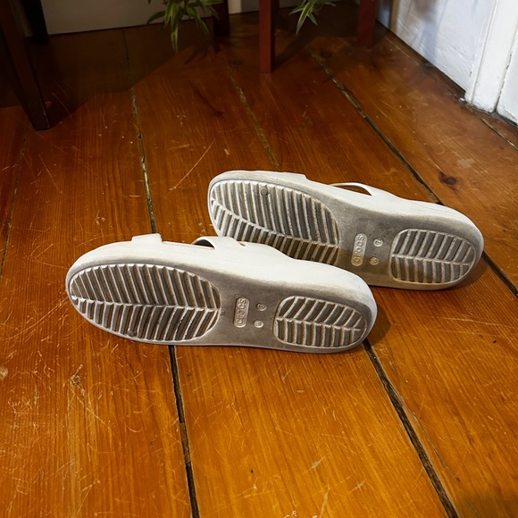 CROCS Women’s Cream Strappy Slide Sandals - Picture 3 of 3